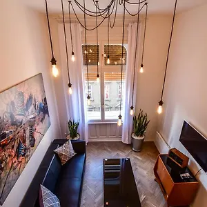  Apartamento K89: Designer Hungría